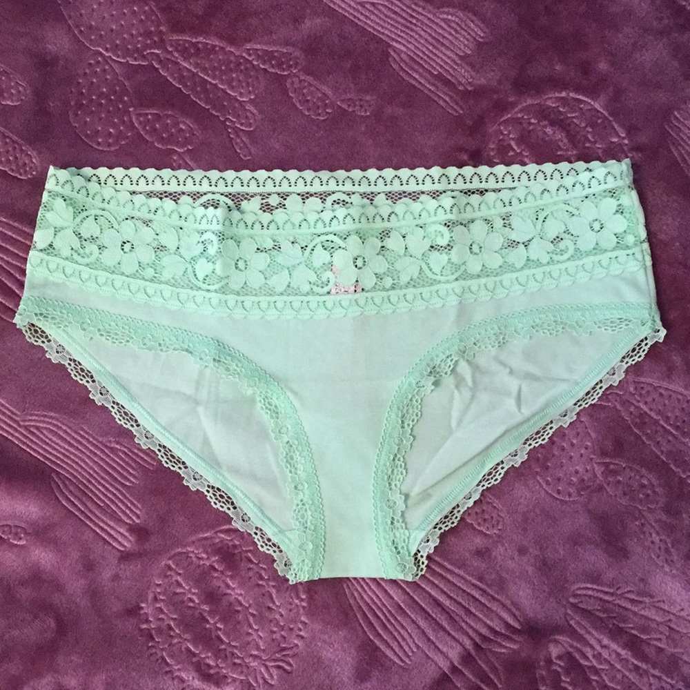 NWT Victoria Secret hiphugger panty